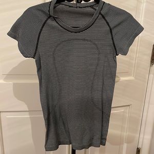 Lululemon Black and White Tee Size 4
